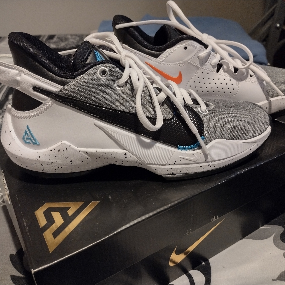 Nike Freaks2  5 youth